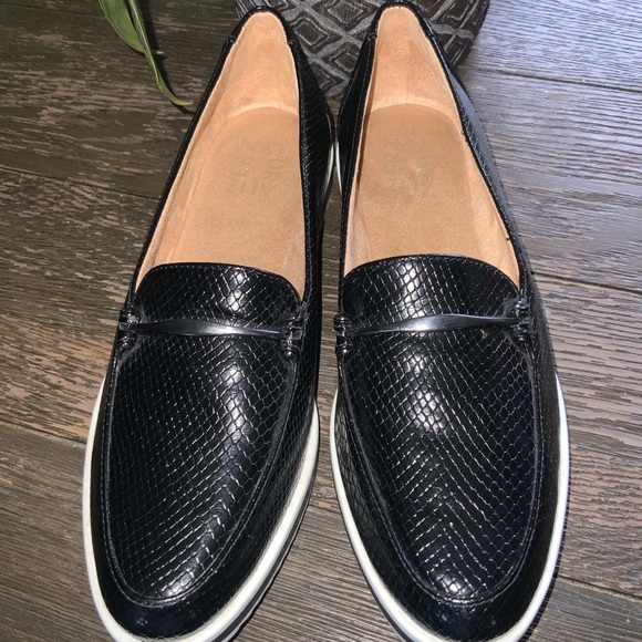 Naturalizer Womens Ranger Slip On Moccasins Loafers Black Snakeskin Size 8 - Picture 3 of 11